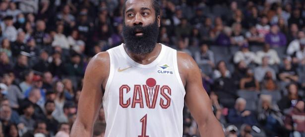 关于哈登回归赛场，大胜首场状态亮眼，勇士观众沸腾！的信息