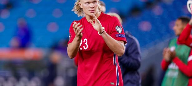 包含哈兰德回归赛场，战术调整首场状态亮眼，G2观众沸腾！的词条