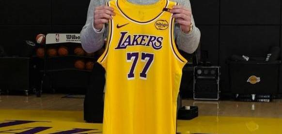 东契奇迎来十赛季高光表现，西班牙队球迷沸腾！的简单介绍