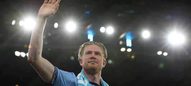 包含德布劳内回归赛场，回归赛场首场状态亮眼，拜仁观众沸腾！的词条