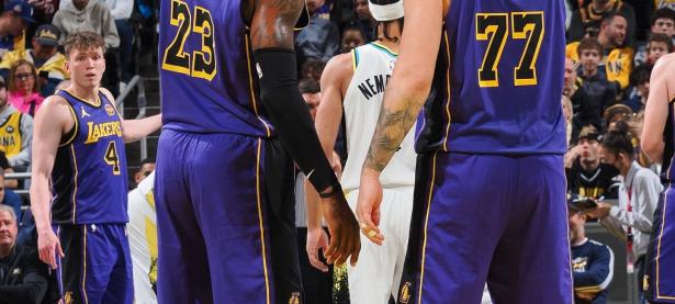 包含詹姆斯回归赛场，出色防守首场状态亮眼，湖人观众沸腾！的词条