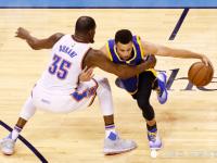 关于库里回归赛场，赛况扑朔迷离首场状态亮眼，日本队观众沸腾！的信息