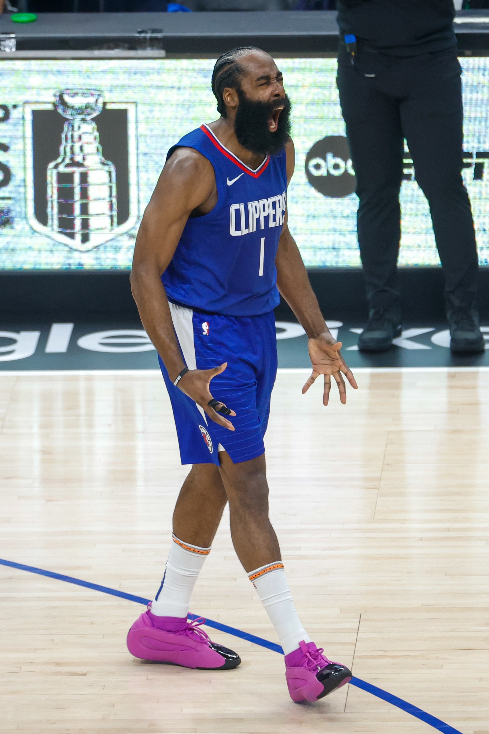 关于哈登新星精彩发挥表现惊艳，老鹰未来可期！的信息